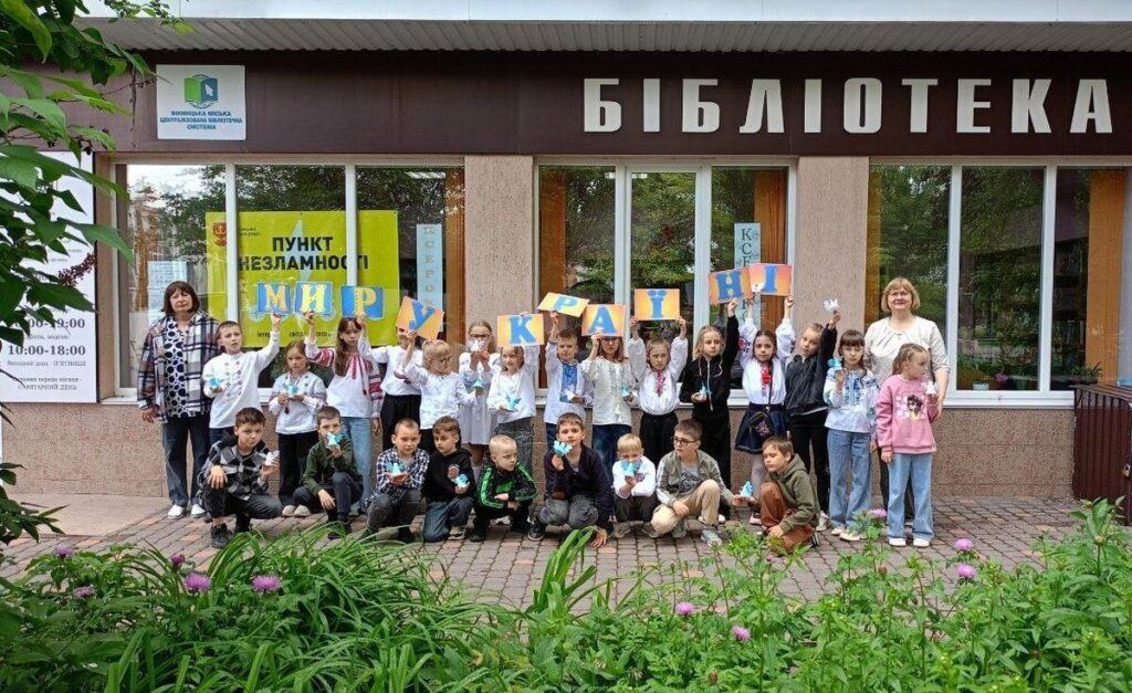 Ангели пам’яті та паперові птахи: у бібліотеках Вінниці вшанували дітей, чиї життя забрала війна