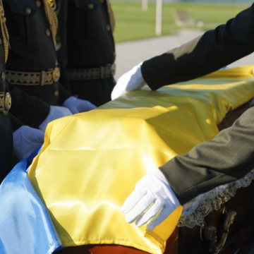 місто У Вінниці в останню путь проводжають підполковника Романа Вальчука