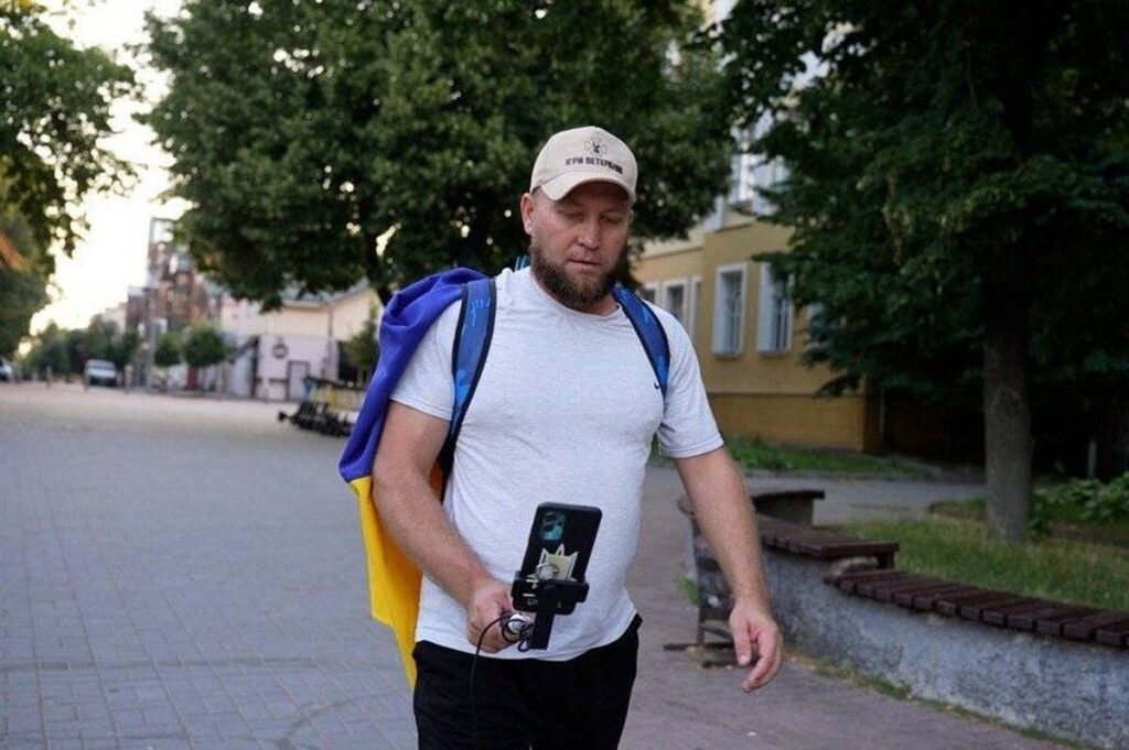 Петро Дудник під час благодійного походу зібрав понад 200 тисяч гривень