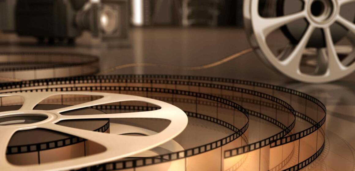 1643481846_4-abrakadabra-fun-p-plenka-kino-8 Пікап та FPV-дрони за найкраще відео: на Вінниччині оголосили прийом робіт на «Незламний ВІННИЦіЯнський кінофестиваль»