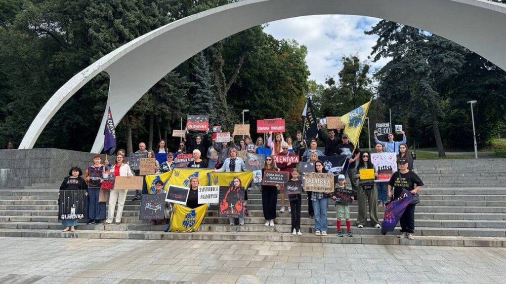 Вінничани вшанували память загиблих в Оленівці українських військовополонених