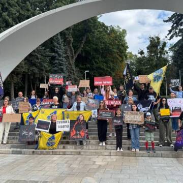 Вінничани вшанували пам’ять загиблих в Оленівці українських військовополонених