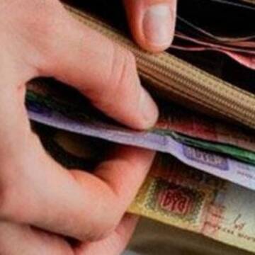 213567 Допомога односельцю обернулася підозрою у крадіжці: жінка зняла гроші з його картки