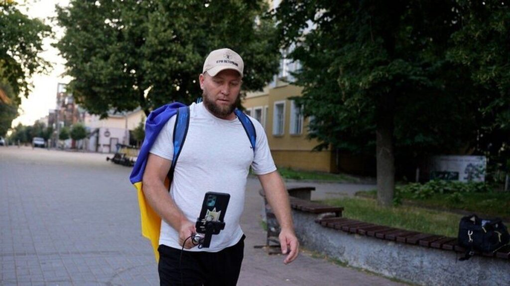 З Вінниці до Хмельницького пішки: ветеран Петро Дудник зібрав понад 200 тисяч грн для побратимів