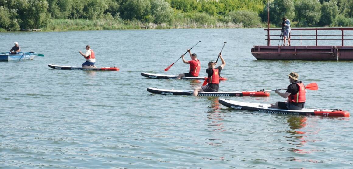 «Сила титанів»: у Вінниці для 26 ветеранів війни організували реабілітаційний сплав на SUP-дошках