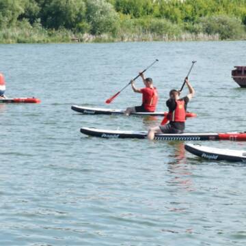 «Сила титанів»: у Вінниці для 26 ветеранів війни організували реабілітаційний сплав на SUP-дошках
