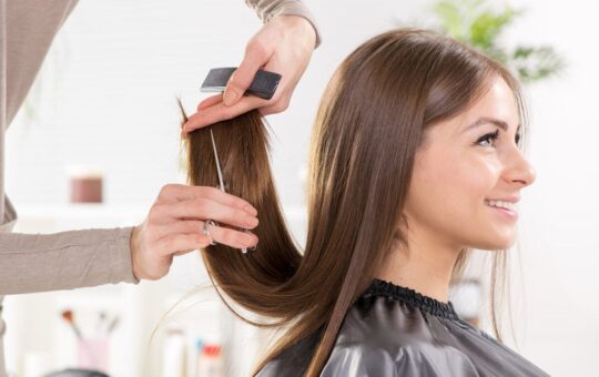 Безкоштовні зачіски для переселенок у Вінниці: як записатися та які умови