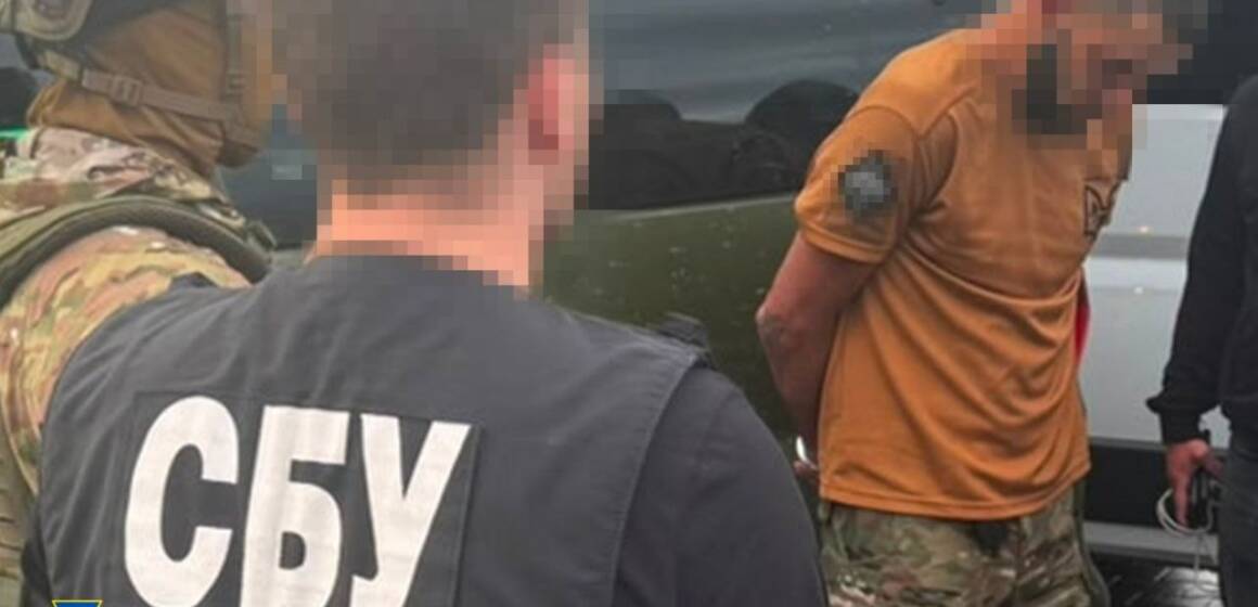 Ховав гранатомети та пластид: на Вінниччині «на гарячому» затримали торговців трофейною зброєю