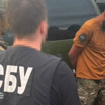 Ховав гранатомети та пластид: на Вінниччині «на гарячому» затримали торговців трофейною зброєю