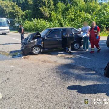 Дві ДТП за один ранок у Вінниці та районі: у поліції розповіли про обставини й стан травмованих