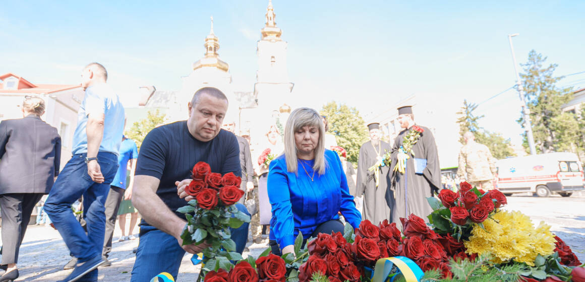 «Рятували інших ціною власного життя»: у Вінниці вшанували полеглих медиків