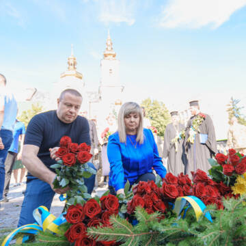 «Рятували інших ціною власного життя»: у Вінниці вшанували полеглих медиків