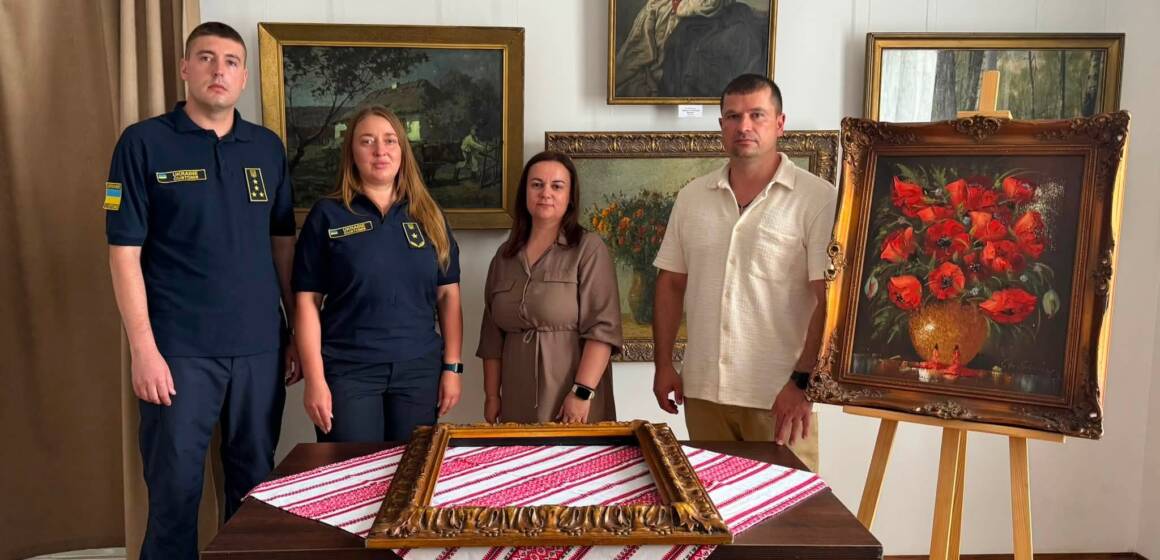 Старовинна картина, книга та колекція монет: Вінницька митниця передала музеям конфісковані скарби