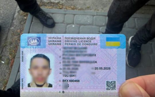 Купив «права» в інтернеті, бо не було в «Дії»: у сервісному центрі МВС Вінниці викрили фейковий документ