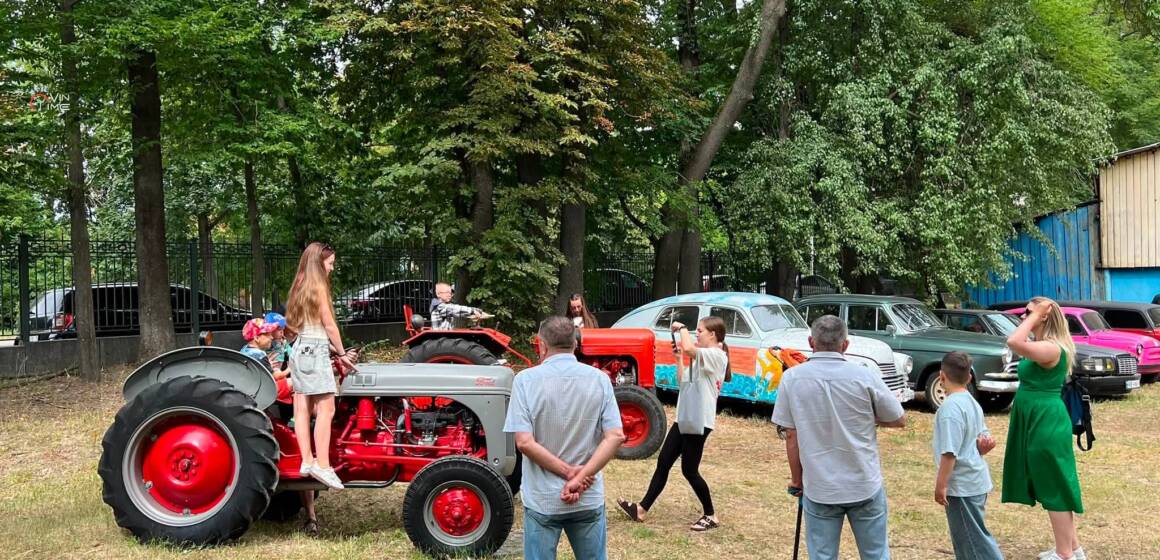 740533839_1618906166902990_1111118021548513380_n У Вінниці провели фестиваль «Вінниця вінтажна: Смаки традицій» з ретроавтівками