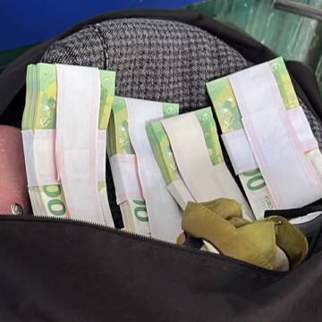 Замість речей — пачки євро: на кордоні з Молдовою зупинили жінку з 2 млн гривень