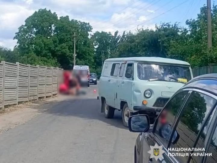 На Вінниччині автомобіль УАЗ збив двох жінок: одна померла