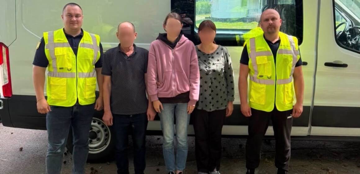 На Вінниччині міграційна служба та поліція примусово видворили з України групу іноземців