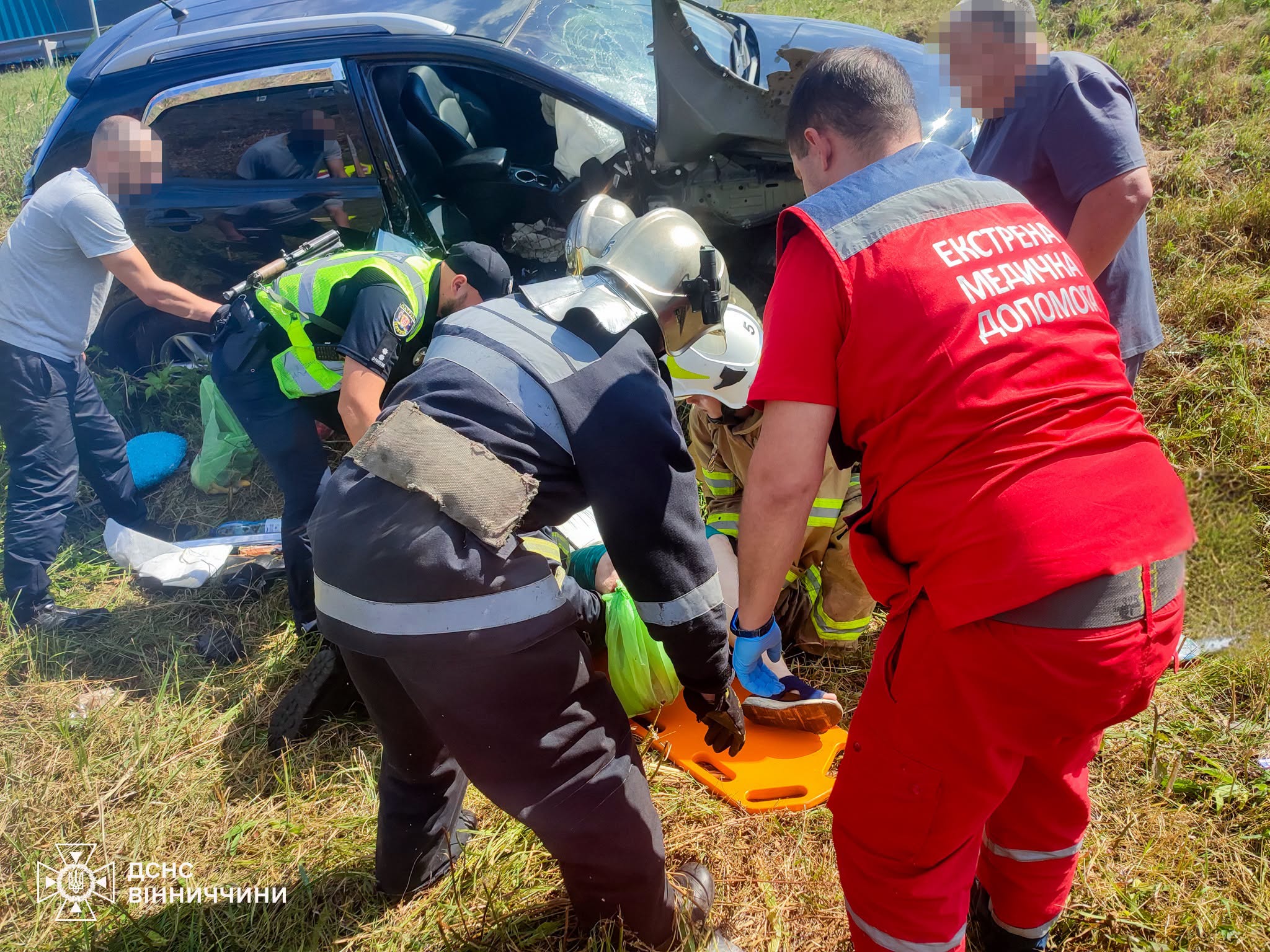 ДТП поблизу Вінниці: 61-річну пасажирку деблокували з понівеченого легковика