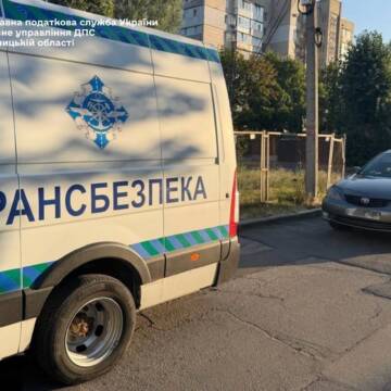 Штраф до 34 тисяч та конфіскація: у Вінниці податківці та патрульні виявили нелегальних таксистів