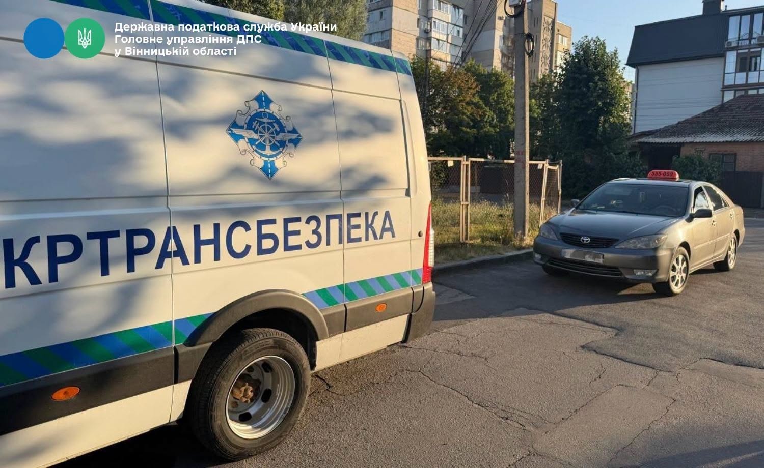 Штраф до 34 тисяч та конфіскація: у Вінниці податківці та патрульні виявили нелегальних таксистів