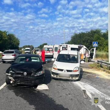 На Вінниччині сталася аварія за участі двох легковиків: є постраждалий