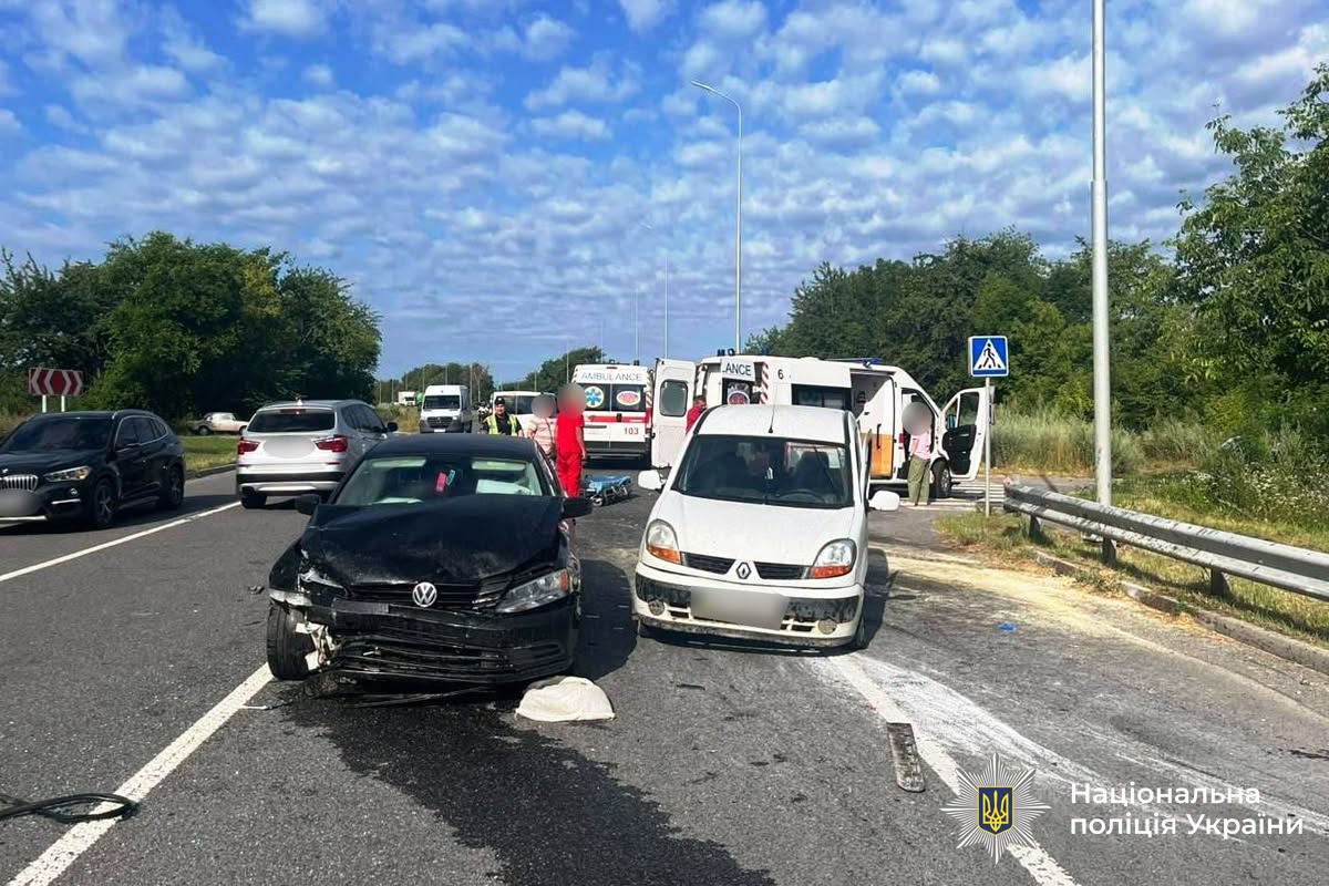 На Вінниччині сталася аварія за участі двох легковиків: є постраждалий