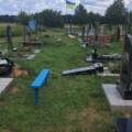Наруга над могилами у Гайсинському районі: 20-річному молодику загрожує до трьох років позбавлення волі