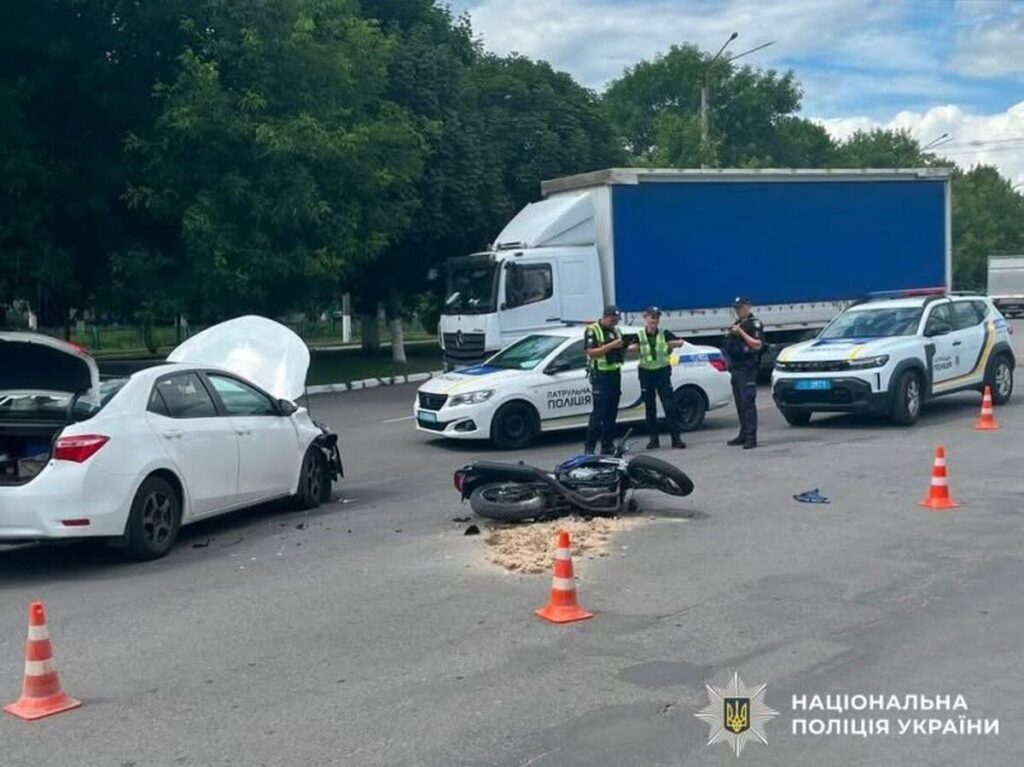 Поблизу Вінниці зіткнулися два легковики: постраждалу госпіталізували