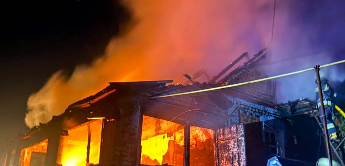 9 пожеж за добу на Вінниччині: рятувальники приборкували вогонь у житловому секторі та на дитячому майданчику