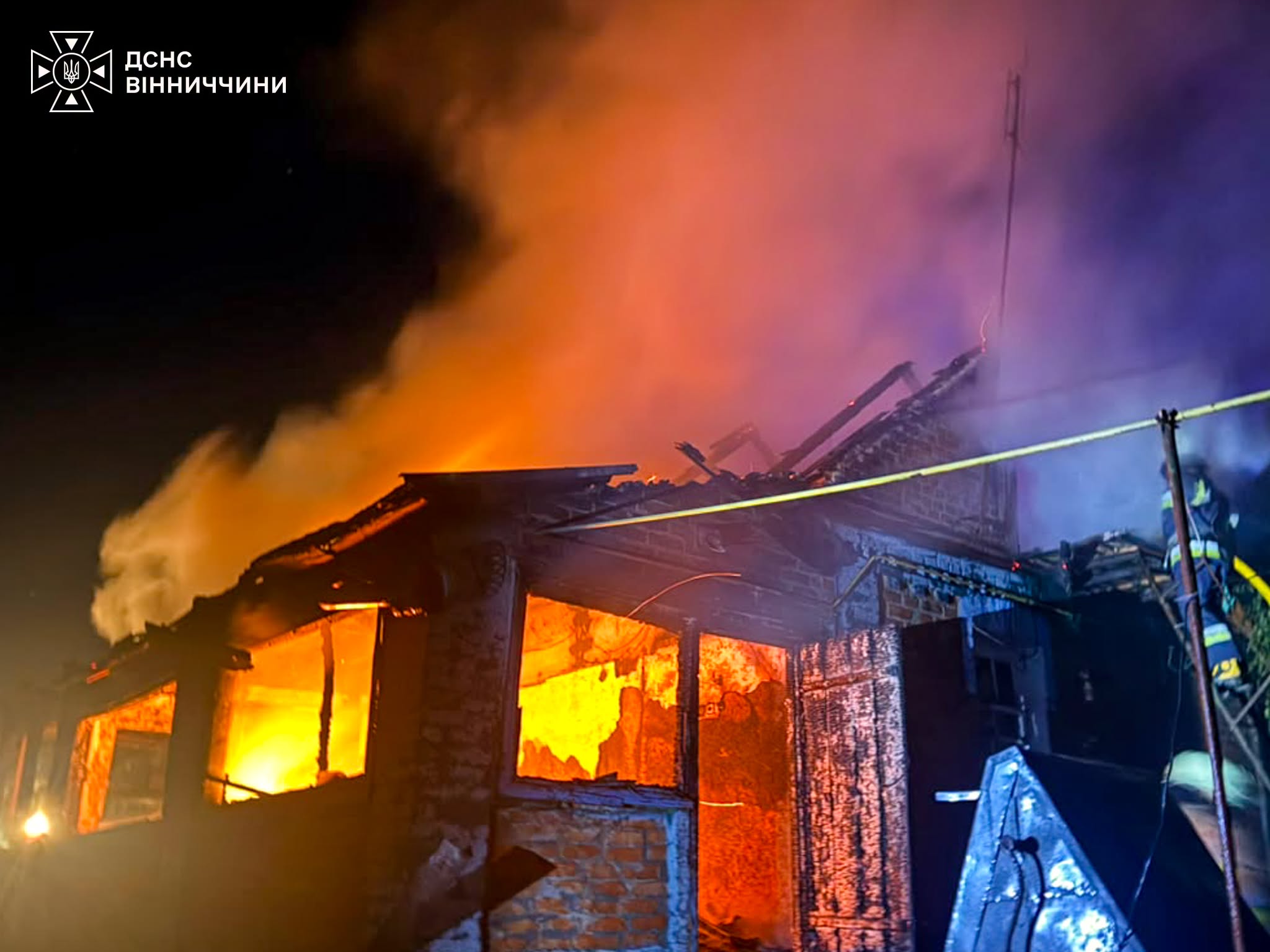 9 пожеж за добу на Вінниччині: рятувальники приборкували вогонь у житловому секторі та на дитячому майданчику