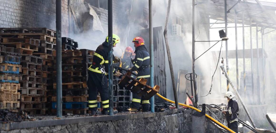 Після удару по Гайсину рятувальники локалізували пожежу  на площі 750 кв. м