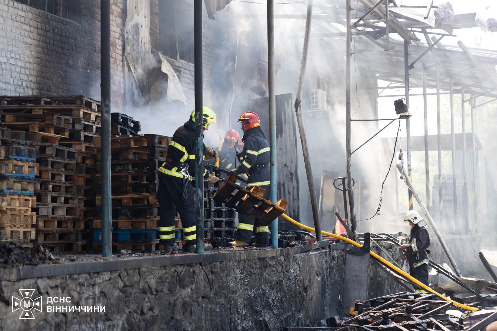 Після удару по Гайсину рятувальники локалізували пожежу  на площі 750 кв. м