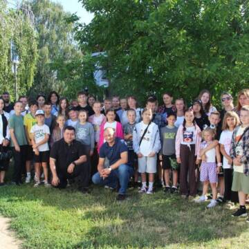 Діти захисників із Вінниччини поїхали на десятиденне оздоровлення до Карпат