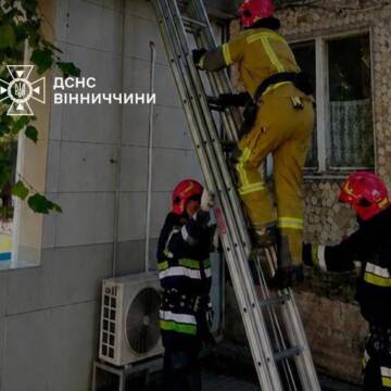 У Вінниці в зачиненій квартирі виявили тіло чоловіка та його безпорадного дядька