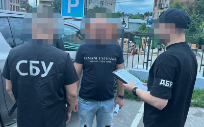 На Вінниччині затримали посадовця митниці, якого підозрюють у вимаганні хабарів
