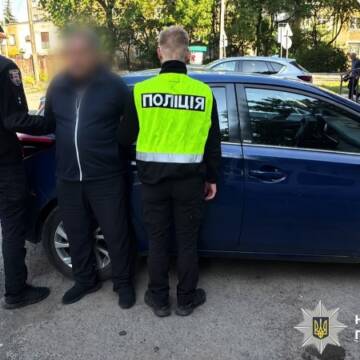 За $5000 обіцяли переправити чоловіка до Румунії: на Вінниччині затримали двох підозрюваних