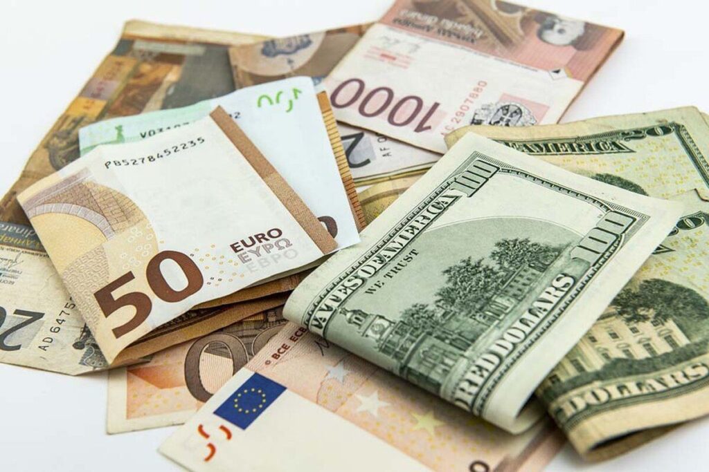 Офіційний курс валют на 7 липня: скільки коштують долар і євро