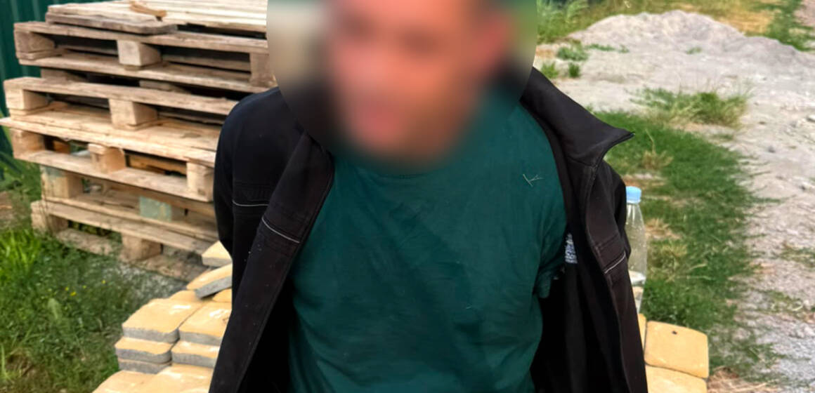 На Вінниччині нетверезий чоловік стріляв з автомата на власному подвір’ї
