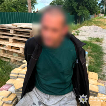 На Вінниччині нетверезий чоловік стріляв з автомата на власному подвір’ї