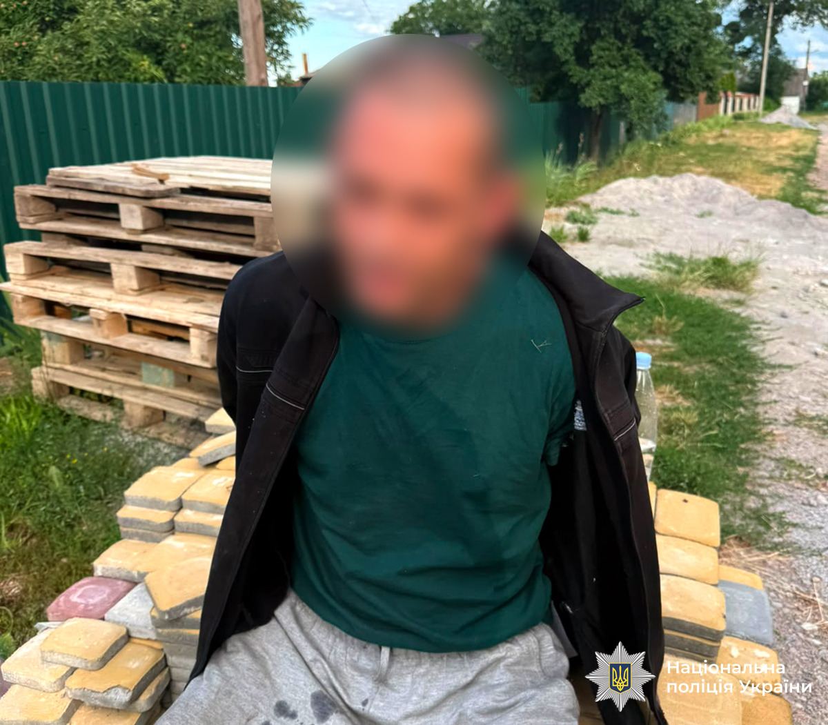 На Вінниччині нетверезий чоловік стріляв з автомата на власному подвір’ї