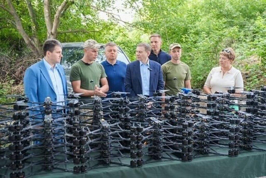 Пікап та 100 FPV-дронів Міжрегіональний координаційний гуманітарний штаб передав 3-му прикордонному загону ім. Євгенія П