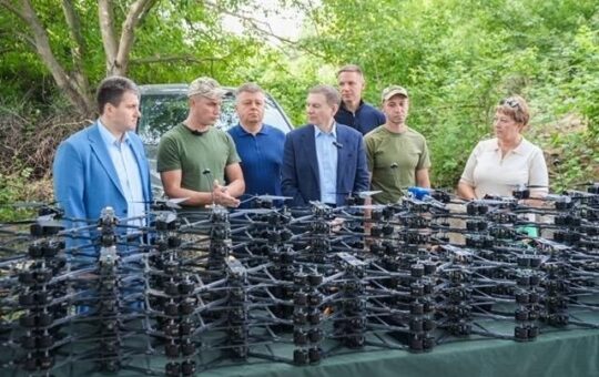 Пікап та 100 FPV-дронів Міжрегіональний координаційний гуманітарний штаб передав 3-му прикордонному загону ім. Євгенія П