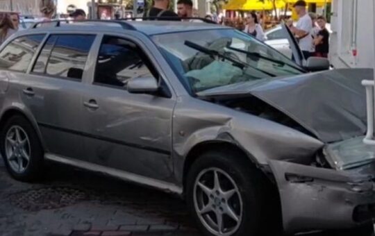 Автоаварія в центрі Вінниці: на Соборній працюють відповідні служби