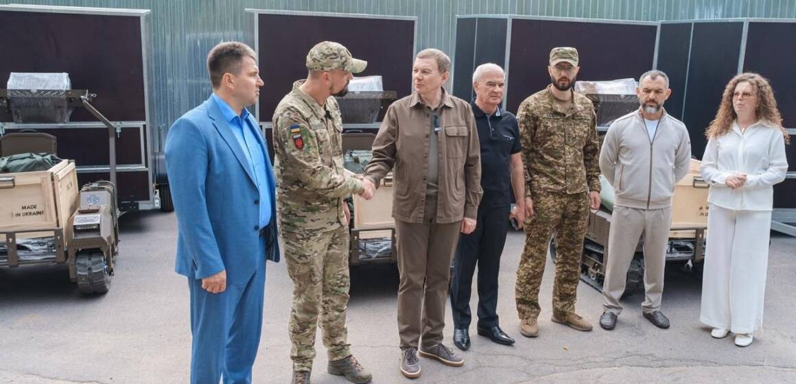 Шість наземних роботизованих комплексів Міжрегіональний координаційний гуманітарний штаб передав «Червоній калині»