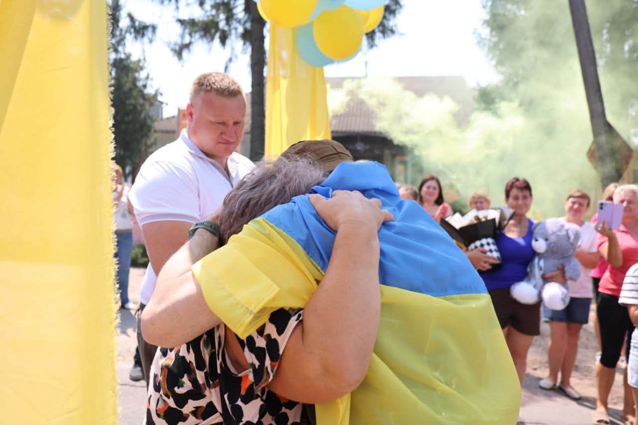 Повернення додому: Чернівецька громада зустріла з російського полону земляка Костянтина Горнічанського