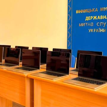 762974697_1919417672311838_6012145435772811310_n Вінницька митниця передала військовим конфісковані ноутбуки на понад мільйон гривень