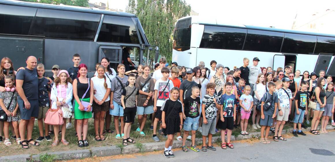 Діти з родин переселенців вирушили на двотижневий відпочинок на Львівщину