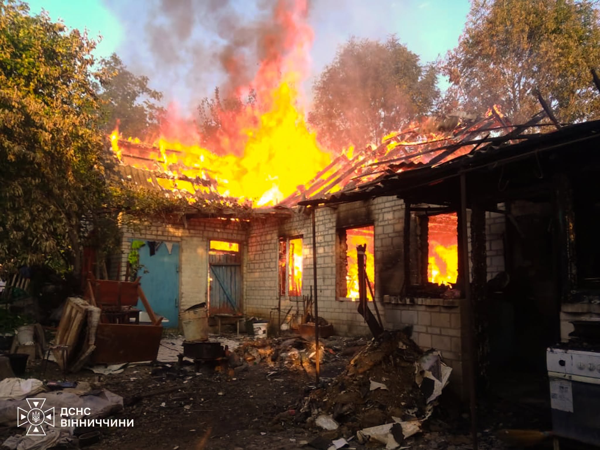 На Вінниччині 75-річний чоловік отримав опіки під час пожежі в будинку
