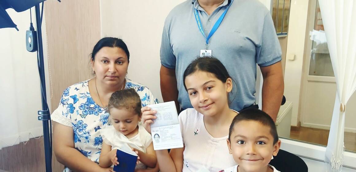Повернулися з-за кордону: міграційна служба у Козятині допомогла дітям ромських родин оформити документи